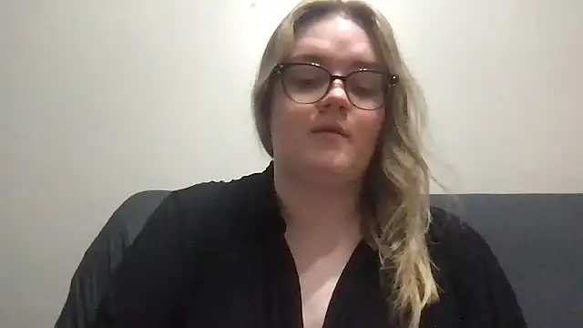 honeyyy24 online show from 03/26/26, 05:07