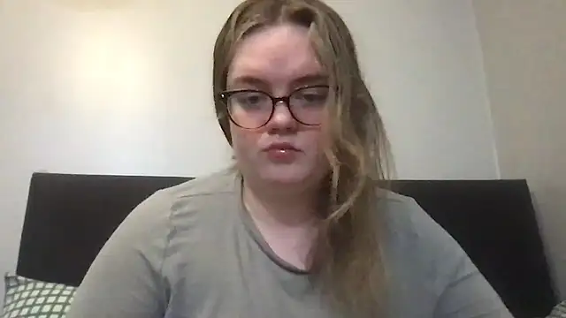 honeyyy24 online show from 04/12/26, 03:17