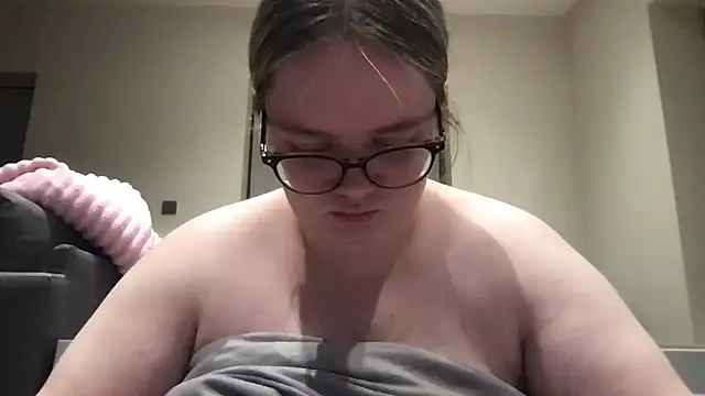 honeyyy24 online show from 05/11/26, 09:23