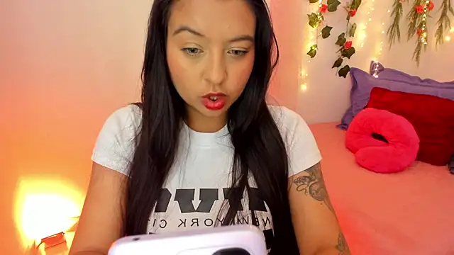 Snapshot of Sweet_Chloe06 chatting on 01/28/25, 03:57 Sweet Chloe06 online show from 01/28/25, 03:57