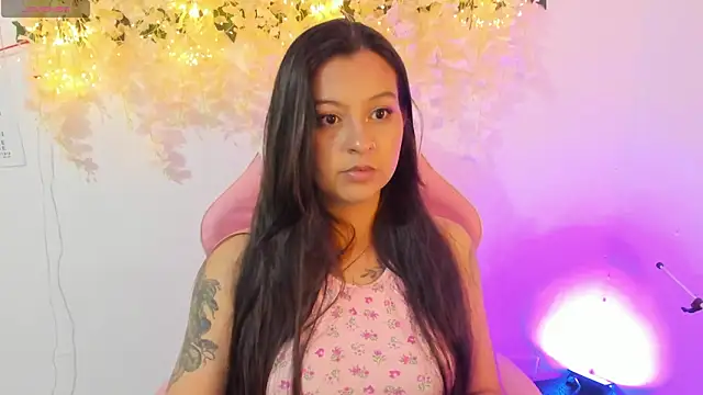 Snapshot of Sweet_Chloe06 chatting on 11/04/25, 11:15 Sweet Chloe06 online show from 11/04/25, 11:15