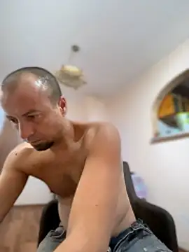 Snapshot of Nikolaiyy chatting on 10/18/25, 02:25 Nikolaiyy online show from 10/18/25, 02:25