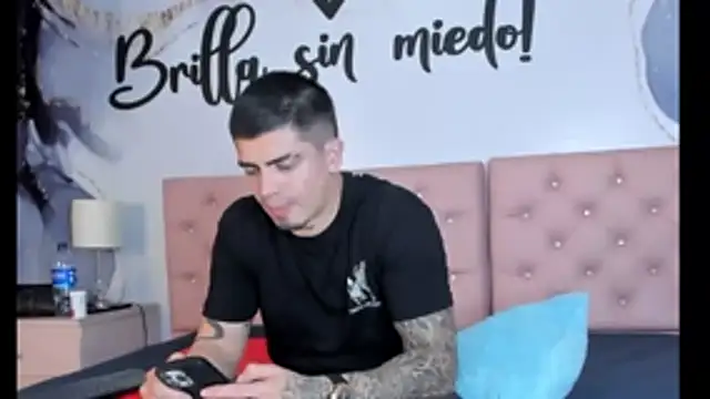 Snapshot of _mrcock chatting on 12/10/24, 04:34 mrcock online show from 12/10/24, 04:34