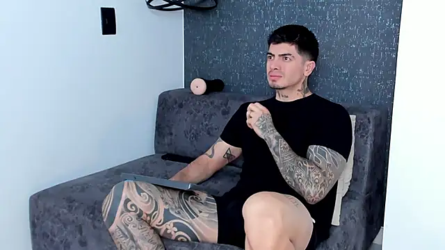 Snapshot of _mrcock chatting on 11/02/25, 07:27 mrcock online show from 11/02/25, 07:27