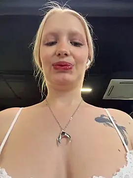 Snapshot of Milkyy_wway chatting on 04/26/26, 05:38 Milkyy wway online show from 04/26/26, 05:38