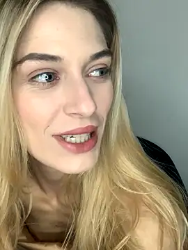 Snapshot of Lolitaxlola chatting on 11/17/25, 09:09 Lolitaxlola online show from 11/17/25, 09:09