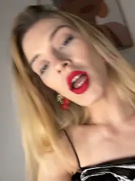 Snapshot of Lolitaxlola chatting on 04/15/26, 03:30 Lolitaxlola online show from 04/15/26, 03:30