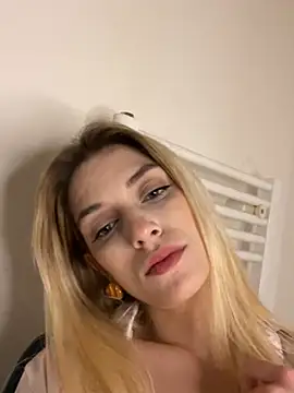 Snapshot of Lolitaxlola chatting on 04/18/26, 01:42 Lolitaxlola online show from 04/18/26, 01:42