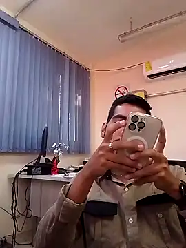 Snapshot of EnriquePersian197 chatting on 01/09/25, 04:06 EnriquePersian197 online show from 01/09/25, 04:06