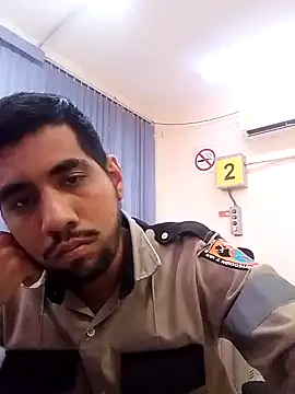 Snapshot of EnriquePersian197 chatting on 01/13/25, 06:59 EnriquePersian197 online show from 01/13/25, 06:59