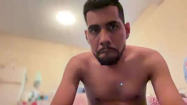 Snapshot of EnriquePersian197 chatting on 01/15/25, 10:57 EnriquePersian197 online show from 01/15/25, 10:57