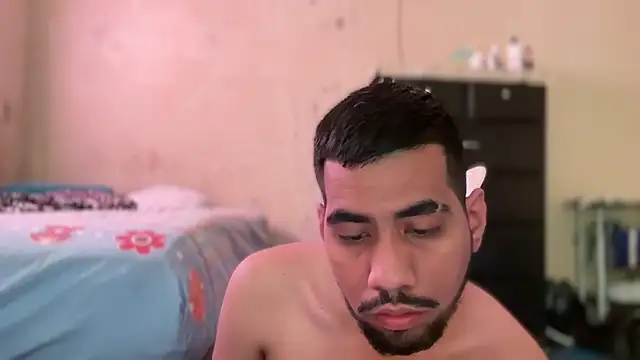 Snapshot of EnriquePersian197 chatting on 01/17/25, 02:18 EnriquePersian197 online show from 01/17/25, 02:18