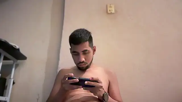 Snapshot of EnriquePersian197 chatting on 01/19/25, 10:06 EnriquePersian197 online show from 01/19/25, 10:06