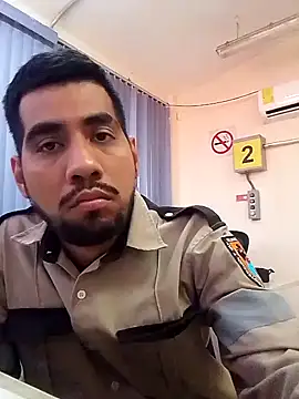 Snapshot of EnriquePersian197 chatting on 01/30/25, 06:43 EnriquePersian197 online show from 01/30/25, 06:43