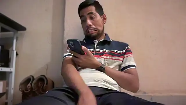 Snapshot of EnriquePersian197 chatting on 02/04/25, 08:17 EnriquePersian197 online show from 02/04/25, 08:17