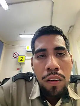 Snapshot of EnriquePersian197 chatting on 02/08/25, 01:22 EnriquePersian197 online show from 02/08/25, 01:22