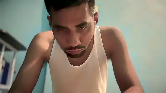 Snapshot of EnriquePersian197 chatting on 02/18/25, 03:31 EnriquePersian197 online show from 02/18/25, 03:31