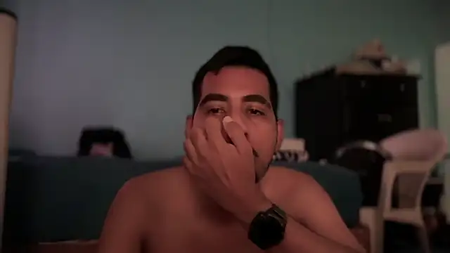 Snapshot of EnriquePersian197 chatting on 02/25/25, 03:38 EnriquePersian197 online show from 02/25/25, 03:38