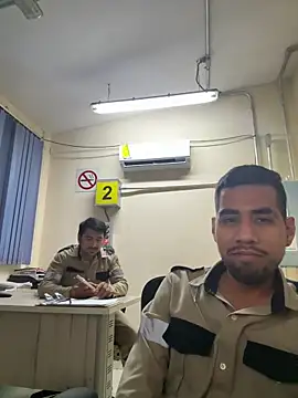 Snapshot of EnriquePersian197 chatting on 03/12/25, 11:20 EnriquePersian197 online show from 03/12/25, 11:20