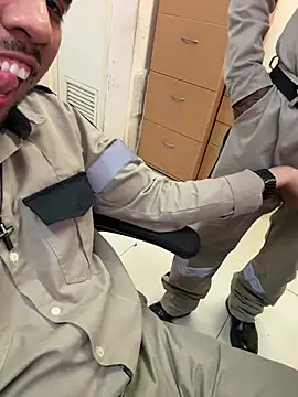 Snapshot of EnriquePersian197 chatting on 03/15/25, 12:25 EnriquePersian197 online show from 03/15/25, 12:25