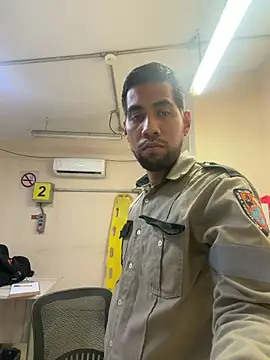 Snapshot of EnriquePersian197 chatting on 03/19/26, 12:20 EnriquePersian197 online show from 03/19/26, 12:20