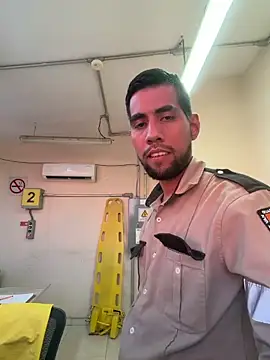 Snapshot of EnriquePersian197 chatting on 04/10/26, 12:05 EnriquePersian197 online show from 04/10/26, 12:05