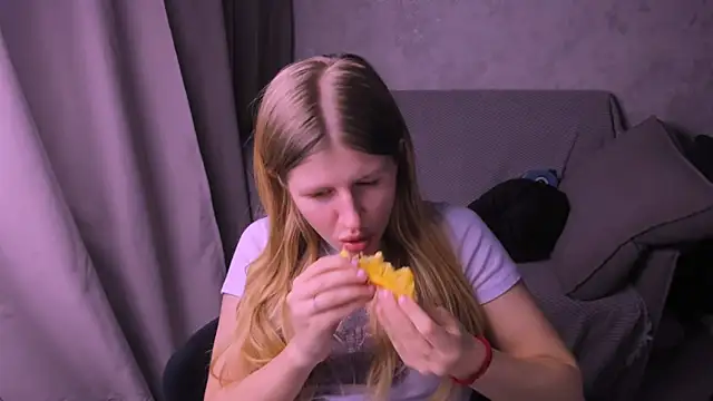 kirraa  online show from 01/19/25, 10:49