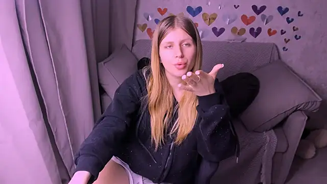 kirraa  online show from 02/15/25, 07:39