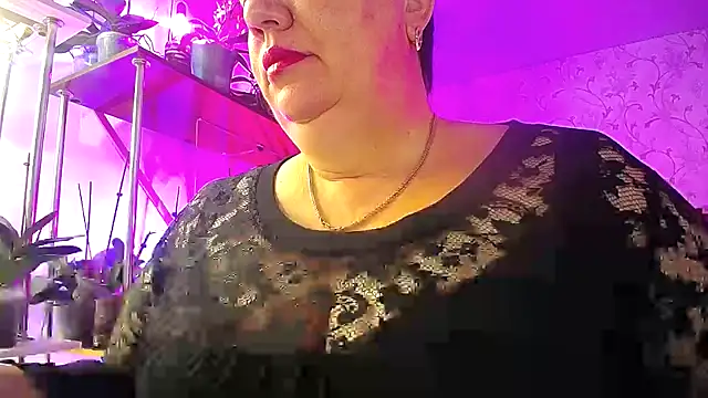 Snapshot of _Sweet_Woman chatting on 10/14/25, 04:24  Sweet Woman online show from 10/14/25, 04:24