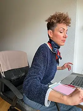 Snapshot of lavaldez chatting on 04/08/26, 11:21 lavaldez online show from 04/08/26, 11:21