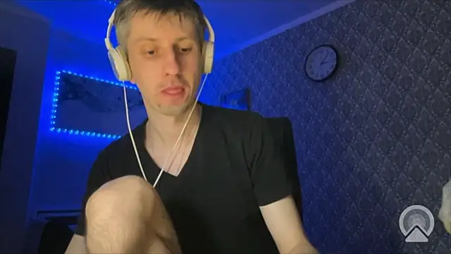 Snapshot of Aki-Laky chatting on 03/27/26, 10:09 Aki-Laky online show from 03/27/26, 10:09