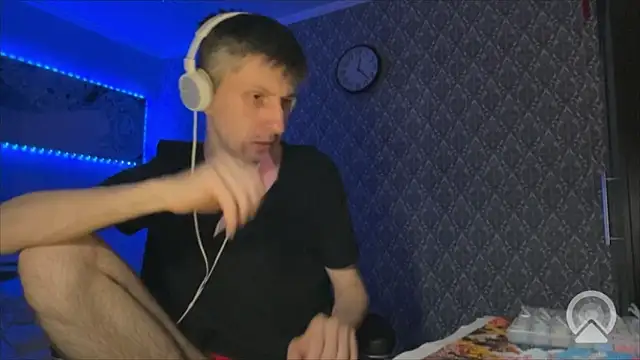 Snapshot of Aki-Laky chatting on 03/28/26, 07:24 Aki-Laky online show from 03/28/26, 07:24