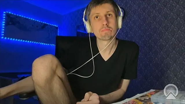 Snapshot of Aki-Laky chatting on 04/12/26, 07:41 Aki-Laky online show from 04/12/26, 07:41