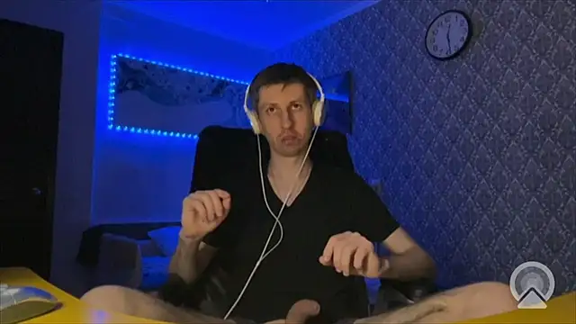 Snapshot of Aki-Laky chatting on 04/13/26, 07:30 Aki-Laky online show from 04/13/26, 07:30