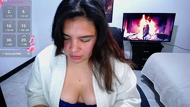 Snapshot of goddess_valXX chatting on 01/14/25, 07:43 goddess valXX online show from 01/14/25, 07:43