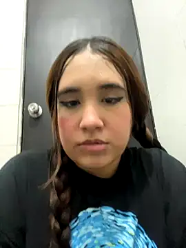 melyescobar online show from 10/22/25, 03:29