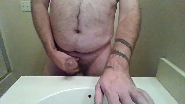 Snapshot of WatchinU82 chatting on 11/28/25, 05:32 WatchinU82 online show from 11/28/25, 05:32