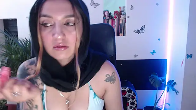 Lia-mitch online show from 11/21/25, 06:39