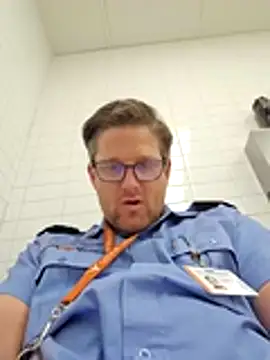 Snapshot of mneuert@xh chatting on 02/18/26, 04:25 mneuertxh online show from 02/18/26, 04:25