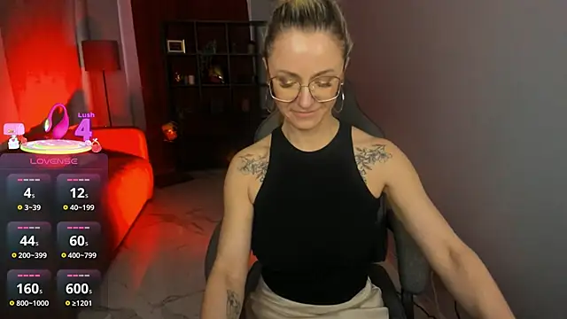 Snapshot of LadyIzabel chatting on 04/09/26, 02:44 LadyIzabel online show from 04/09/26, 02:44