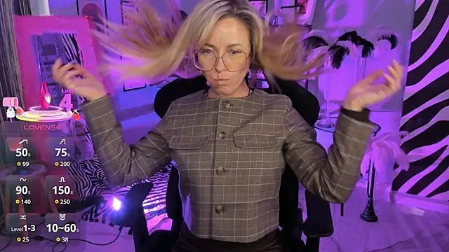 Snapshot of LadyIzabel chatting on 04/16/26, 02:51 LadyIzabel online show from 04/16/26, 02:51