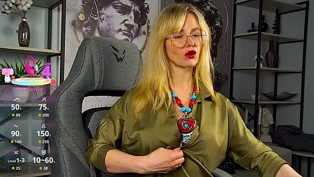 Snapshot of LadyIzabel chatting on 04/20/26, 02:20 LadyIzabel online show from 04/20/26, 02:20