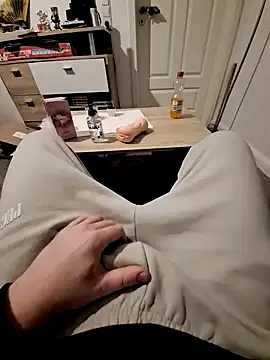 Kevindauerhorny online show from 12/10/24, 06:17
