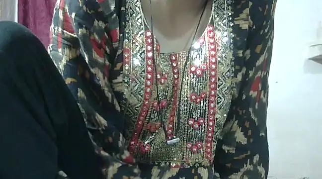 Snapshot of Aayesha chatting on 12/20/24, 12:38 Aayesha online show from 12/20/24, 12:38