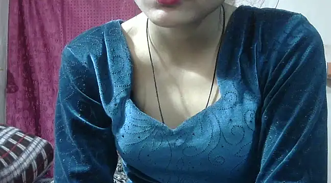 Snapshot of Aayesha chatting on 12/22/24, 11:00 Aayesha online show from 12/22/24, 11:00