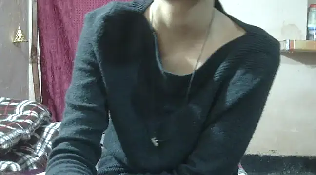 Snapshot of Aayesha chatting on 12/27/24, 05:26 Aayesha online show from 12/27/24, 05:26