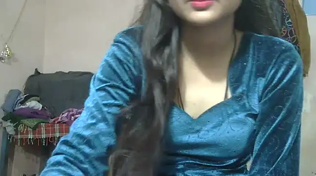 Snapshot of Aayesha chatting on 01/17/25, 10:22 Aayesha online show from 01/17/25, 10:22