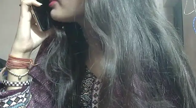 Snapshot of Aayesha chatting on 01/19/25, 12:17 Aayesha online show from 01/19/25, 12:17