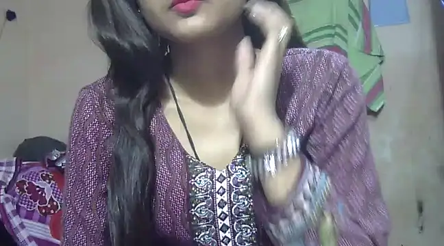 Snapshot of Aayesha chatting on 01/22/25, 07:57 Aayesha online show from 01/22/25, 07:57
