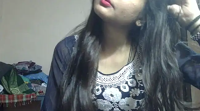 Snapshot of Aayesha chatting on 01/25/25, 10:29 Aayesha online show from 01/25/25, 10:29